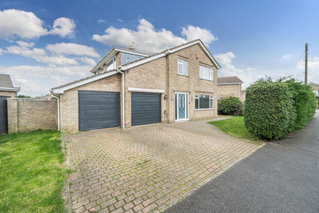 5 bed property, in Oakfield, £385,000