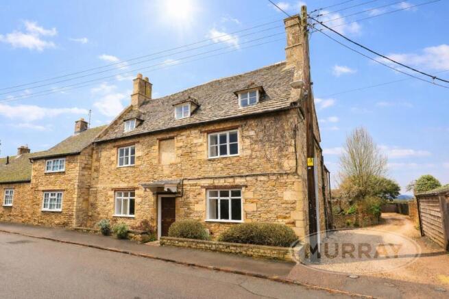 5 bed property, in High Street, £595,000