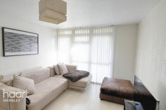 1 bed property, in Barnhill Road, £235,000