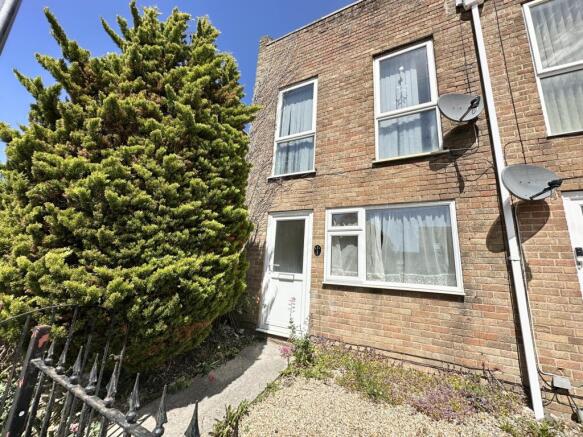 1 bed property, in Sparrow Road, £100,000