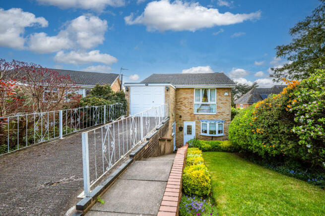 2 bed property, in West View Drive, £285,000