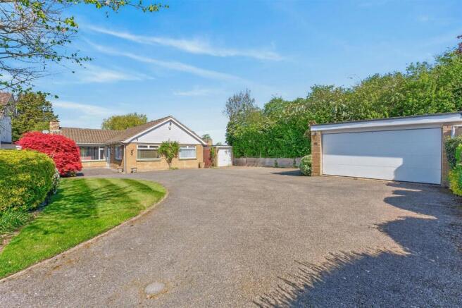3 bed property, in The Promenade, £575,000