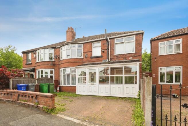 4 bed property, in Colgate Crescent, £450,000