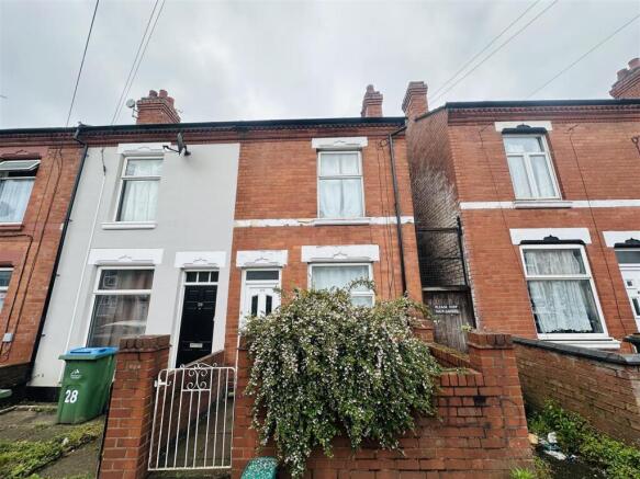 2 bed property, in St. Michaels Road, £160,000