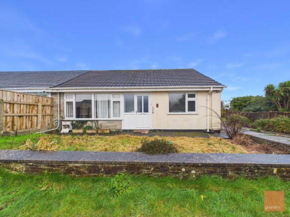 3 bed property, in Carlyon Close, £295,000