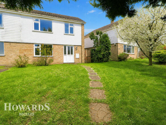 3 bed property, in Beccles Road, £210,000