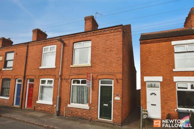 2 bed property, in Farnham Street, £200,000