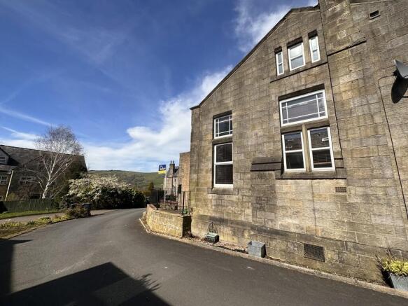 3 bed property, in Stoodley Grange, £300,000