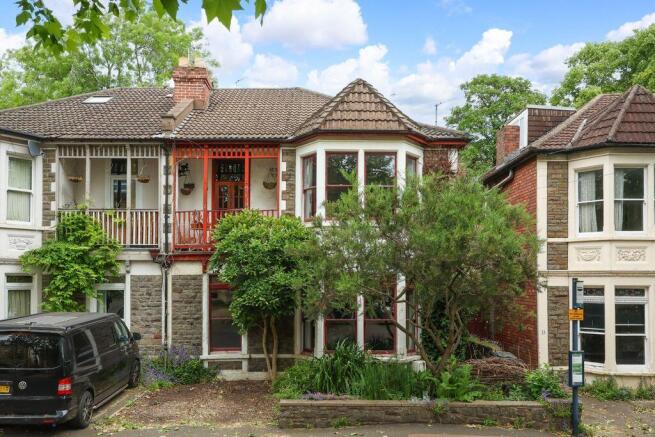6 bed property, in Cranbrook Road, £895,000