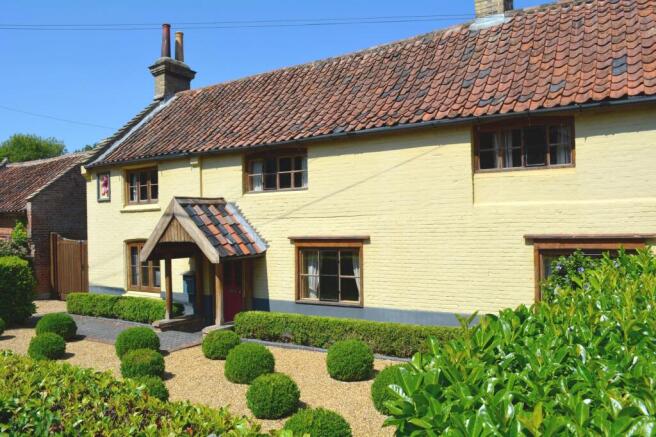 4 bed property, in Period Property with Private Riverside Access in Costessey, £750,000