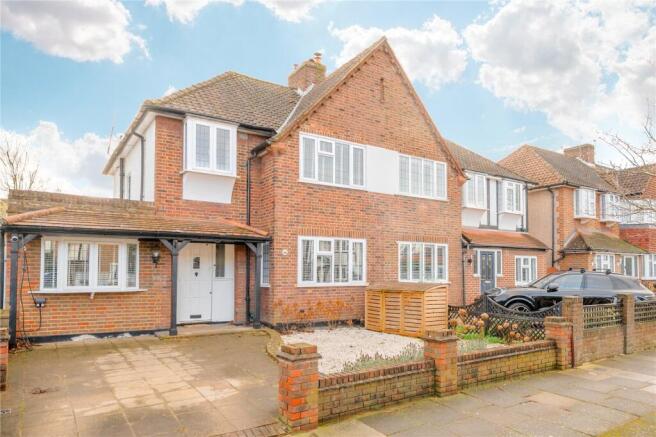 3 bed property, in Redway Drive, £950,000