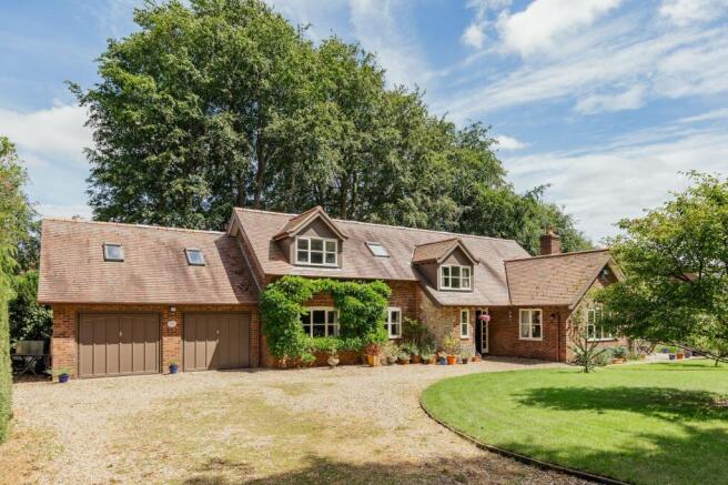 5 bed property, in Enchanting Detached Home in Fakenham, £750,000