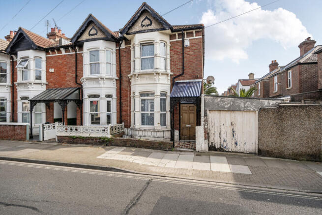 3 bed property, in Winter Road, £310,000
