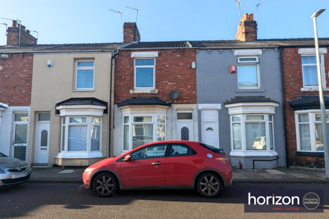 2 bed property, in Aire Street, £55,000