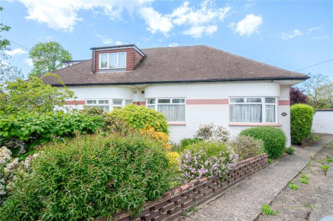 2 bed property, in Gladstone Avenue, £575,000