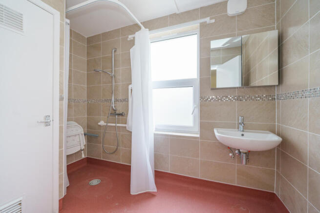 1 bed property, in Victor Road, £350,000
