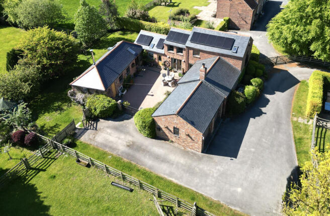 3 bed property, in Chestnut Cottage, £690,000