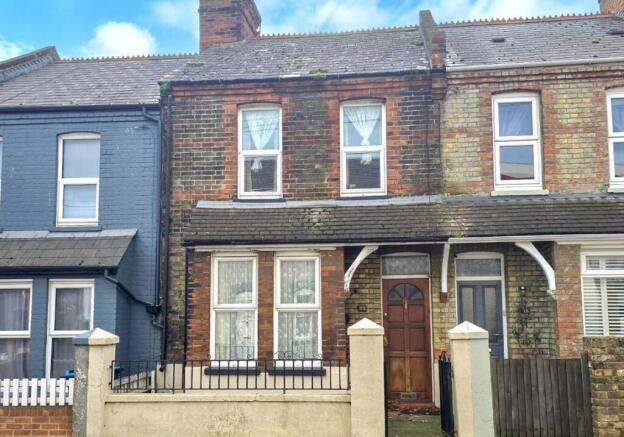 3 bed property, in 33 Boundary Road, £160,000