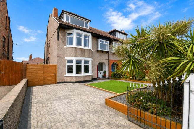 5 bed property, in Claremount Road, £475,000