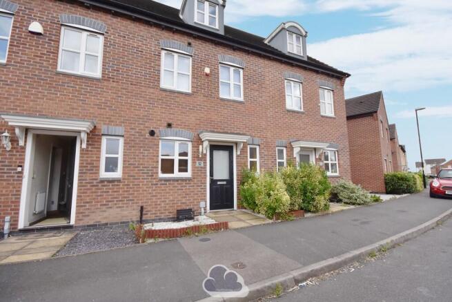 3 bed property, in Dragoon Road, £270,000
