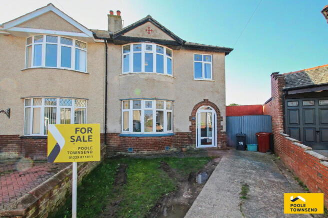 4 bed property, in Bermuda Crescent, £280,000