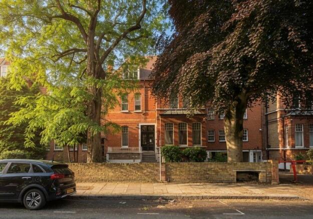 1 bed property, in Flat 10, £80,000