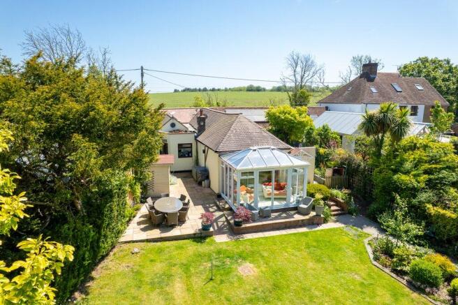 3 bed property, in Stone Street Westenhanger, £550,000