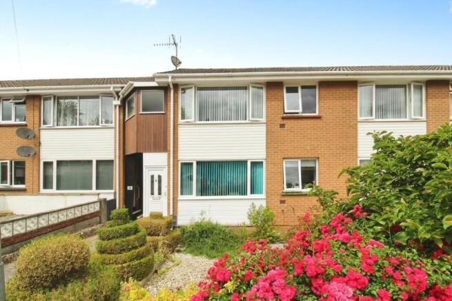 2 bed property, in Broadgate Crescent, £125,000