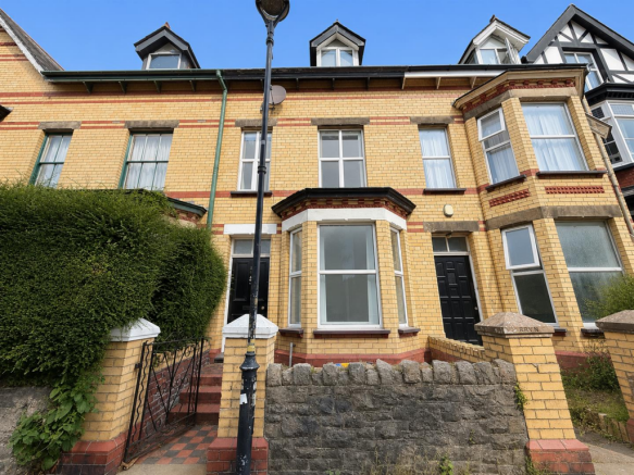 5 bed property, in College Road, £295,000