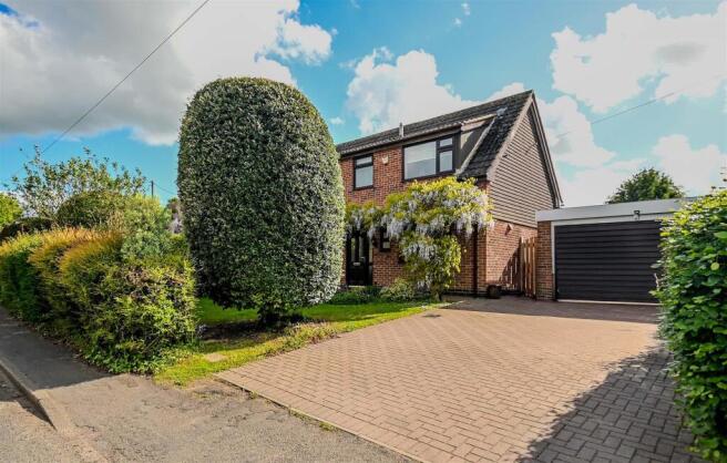 4 bed property, in Main Street, £435,000