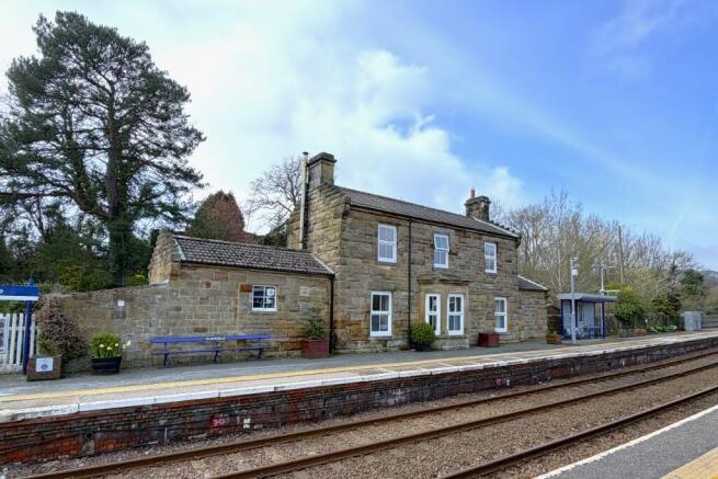3 bed property, in 3 Railway Cottage, £400,000