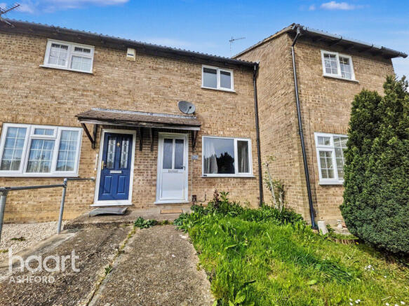 2 bed property, in Hawks Way, £205,000