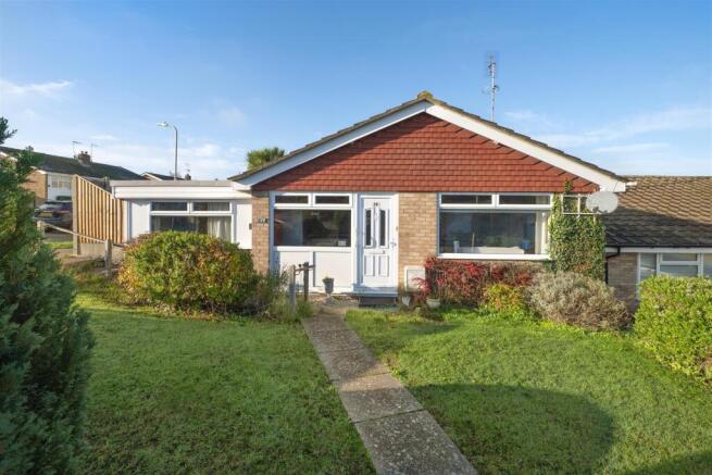 2 bed property, in Shearwater Avenue, £350,000