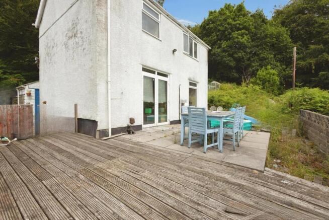 3 bed property, in Plas Cadwgan Road, £200,000