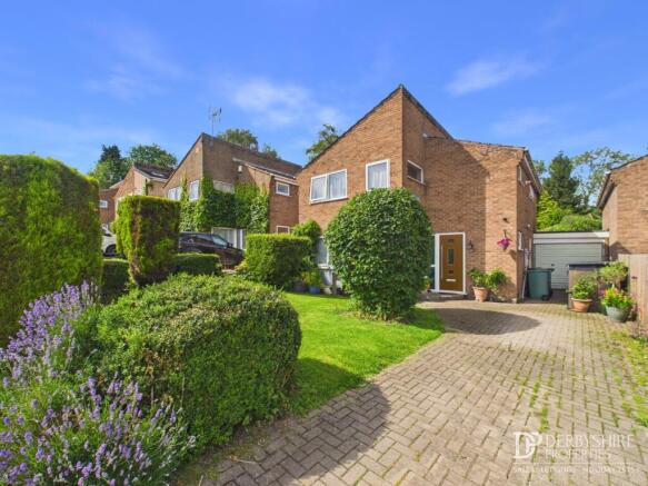 4 bed property, in Springfield Close, £425,000