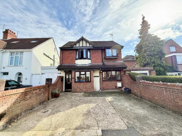 3 bed property, in Marlborough Road, £450,000