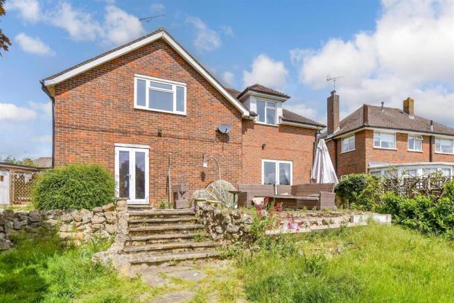 5 bed property, in Homewood Road, £650,000