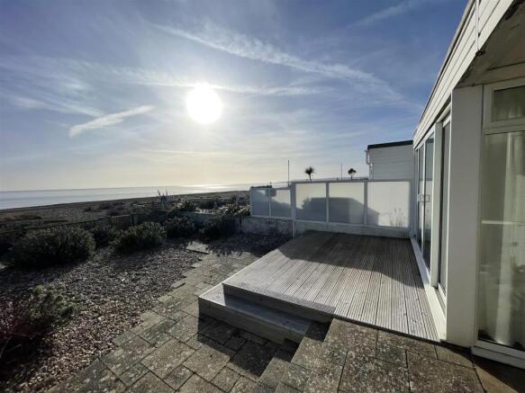 2 bed property, in Coast Road, £465,000