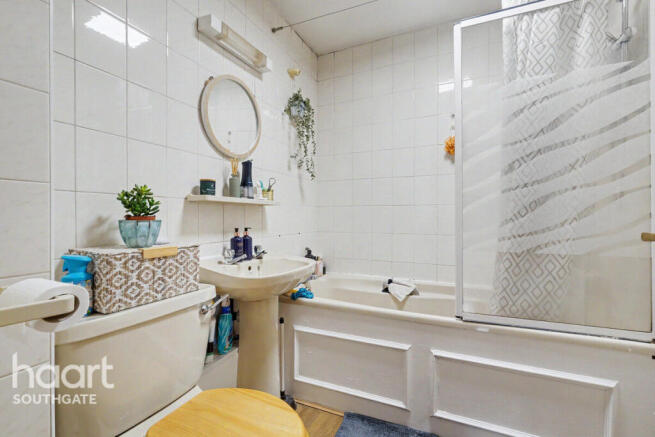 1 bed property, in West End Lane, £275,000