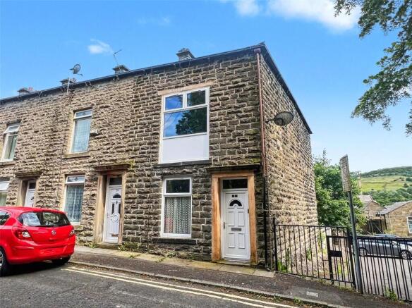 2 bed property, in Ormerod Street, £90,000