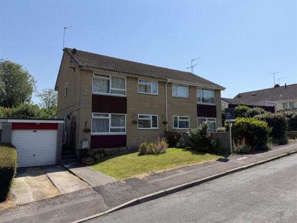 1 bed property, in Brookside, £169,950