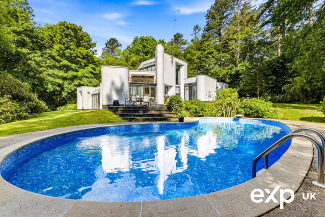 4 bed property, in Haggnook Wood, £825,000