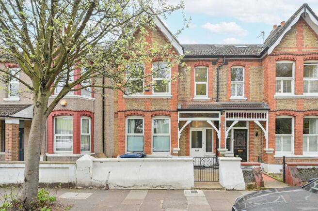 3 bed property, in Bramley Road, £900,000