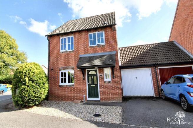 3 bed property, in Dewberry Down, £400,000