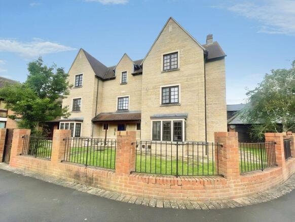 2 bed property, in Ulysses Road, £153,000
