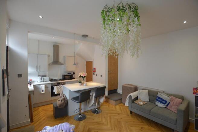 2 bed property, in Harold Place, £185,000
