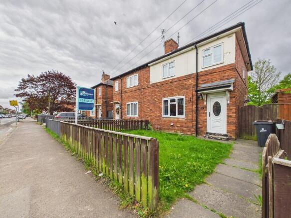 3 bed property, in Thompson Street West, £125,000