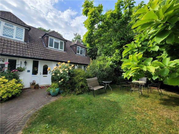 3 bed property, in Lagham Park, £825,000