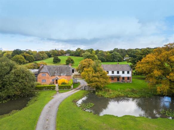 4 bed property, in Green Farm, £1,660,000