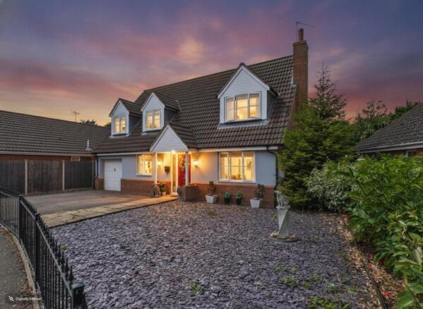 3 bed property, in Hay Barn Road, £295,000